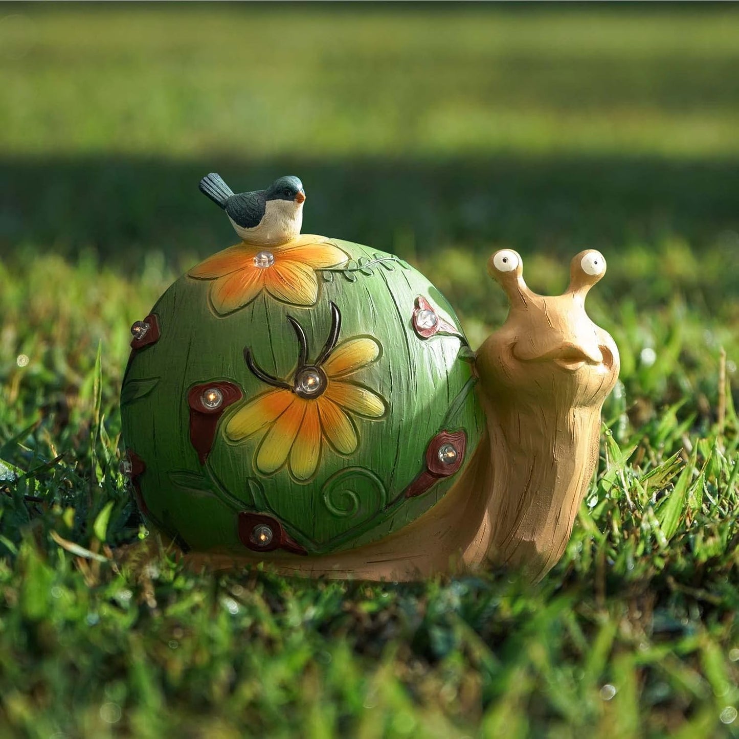 Garden Statue Snail Figurine - Solar Powered Resin Animal Sculpture, Indoor Outdoor Garden Decorations, Patio Lawn Yard Art Ornaments, Gifts for Mom