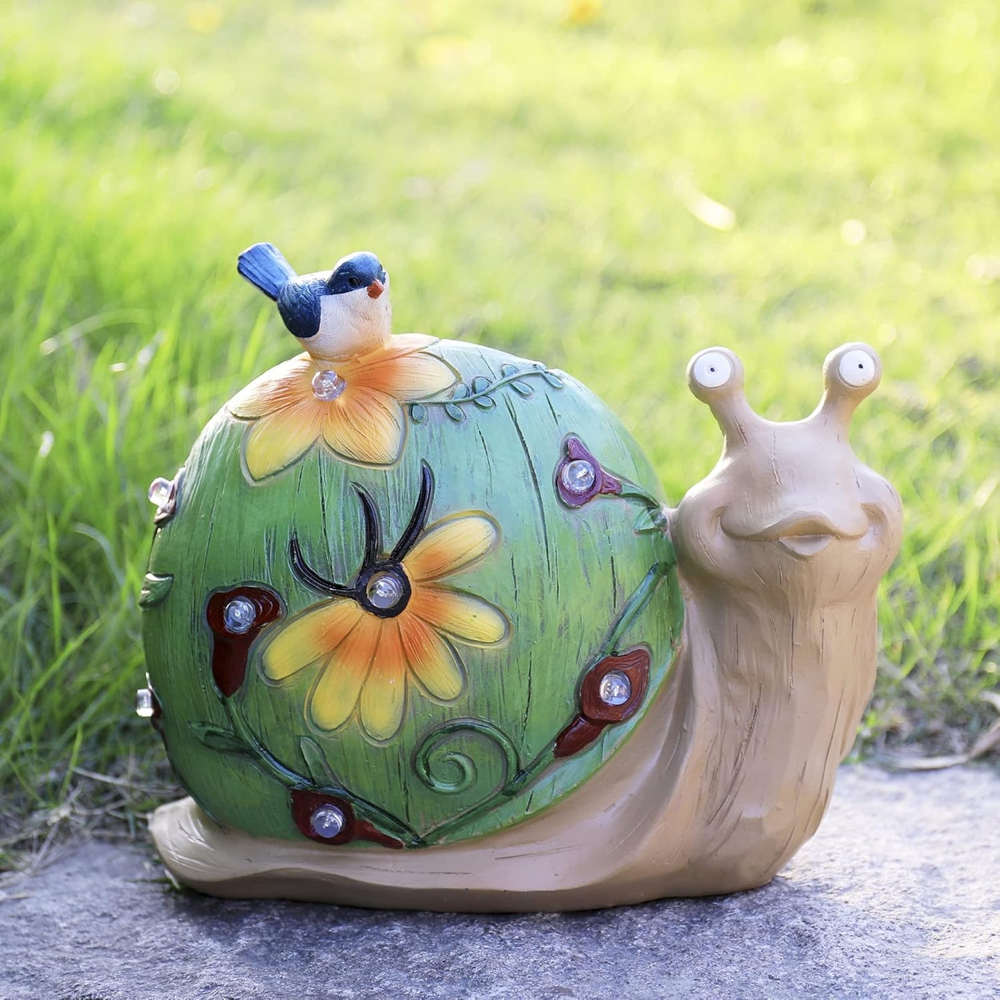 Garden Statue Snail Figurine - Solar Powered Resin Animal Sculpture, Indoor Outdoor Garden Decorations, Patio Lawn Yard Art Ornaments, Gifts for Mom