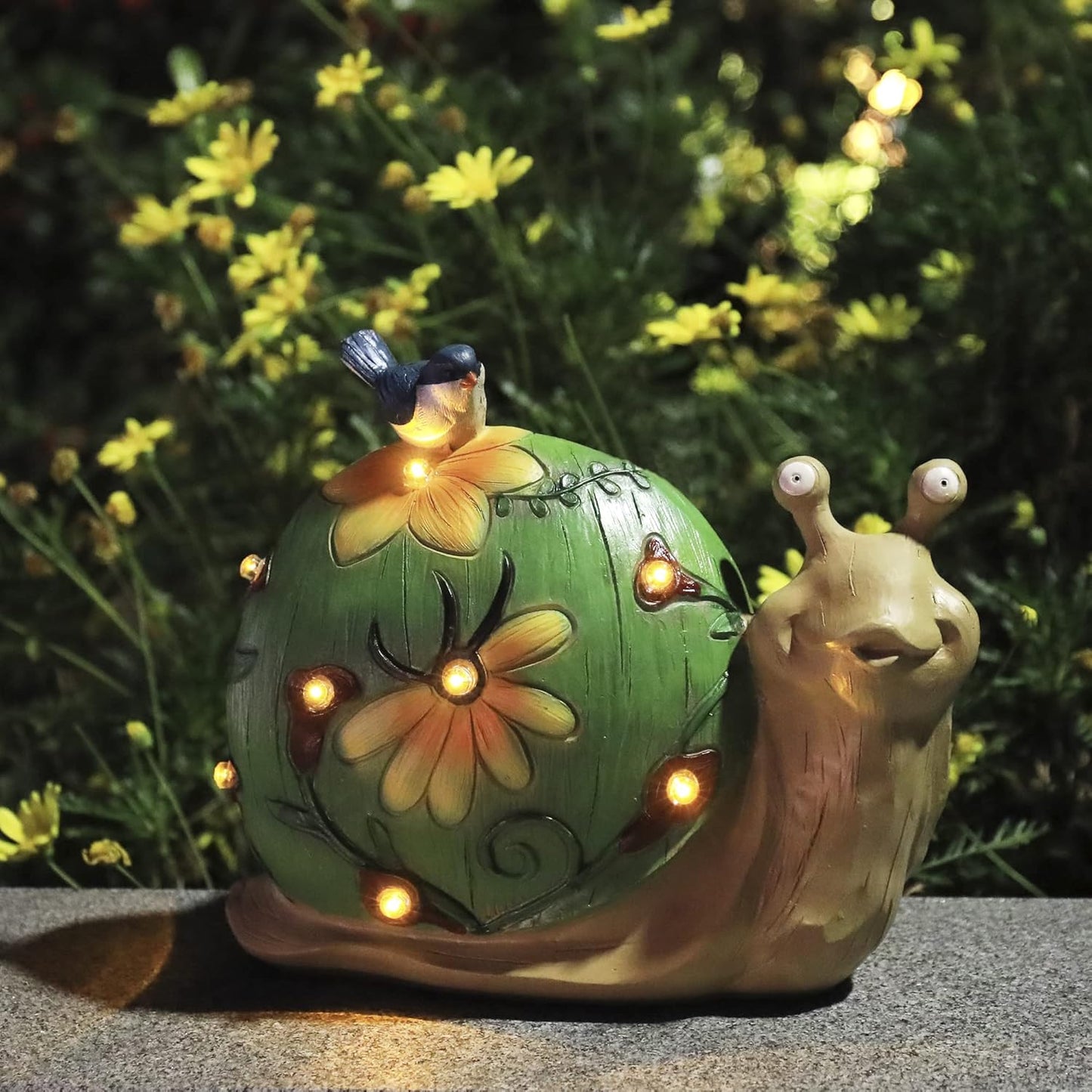 Garden Statue Snail Figurine - Solar Powered Resin Animal Sculpture, Indoor Outdoor Garden Decorations, Patio Lawn Yard Art Ornaments, Gifts for Mom